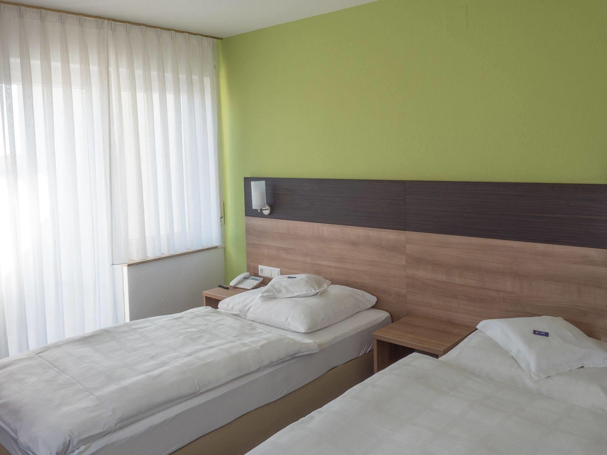 Martins Klause Airport Messe Hotel - Self Check-In - Air Conditioning Leinfelden-Echterdingen Buitenkant foto
